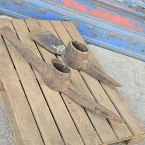 Par de Picos Antiguos de Metal - imagen 2