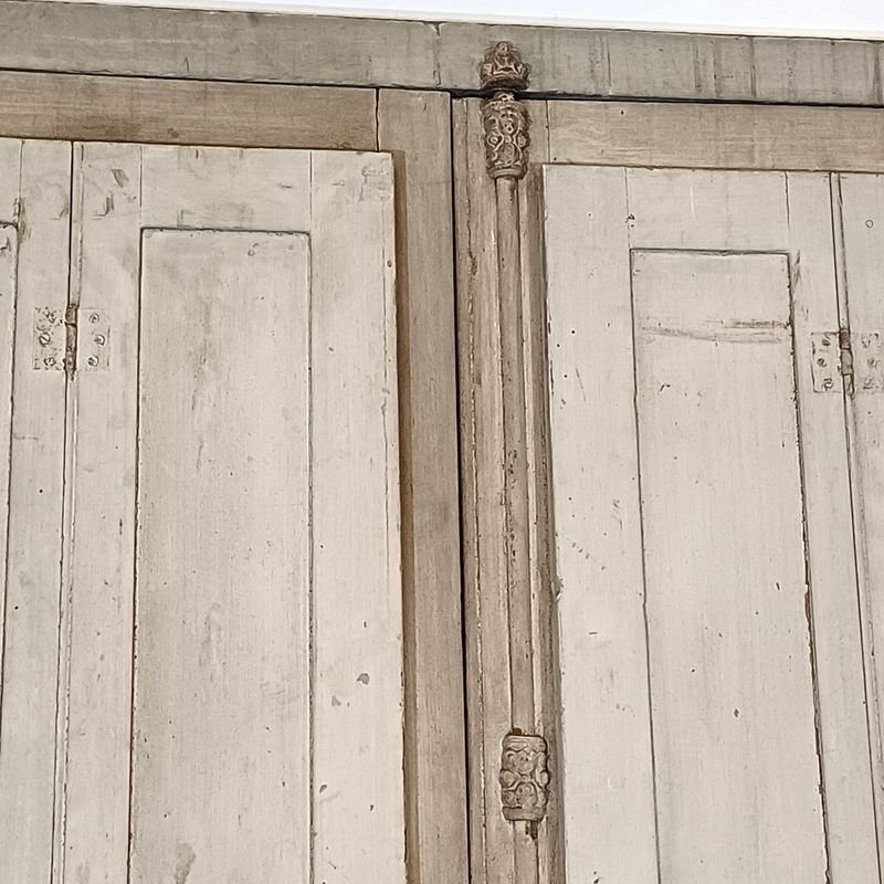 Ventana antigua arqueada de cedro con postigos y puertas batientes - imagen 7