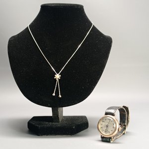 Lote anterior: Reloj de Pulsera "Studio" Dama y Cadena con Flor