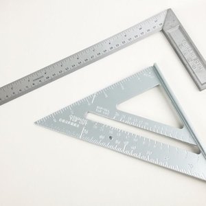 Lote siguiente: Escuadra de Carpintero 25cm y Escuadra Triangular 7" Metálicas