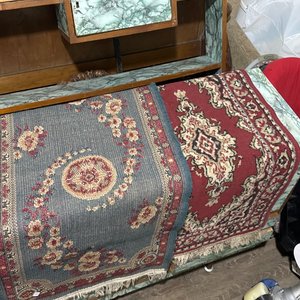Lote siguiente: Dos Alfombras Orientales con Diseños Florales y Geométricos