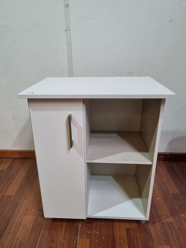 L 500 - Mueble organizador bajo en melamina blanca con puerta y estantes (62 x 45 x 76 cm) - imagen 1
