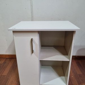 L 500 - Mueble organizador bajo en melamina blanca con puerta y estantes (62 x 45 x 76 cm) - imagen 1