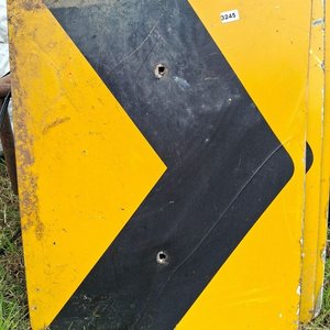 Lote siguiente: Cartel de señalización de Direccional de Curva , Medidas : 44 x 60
