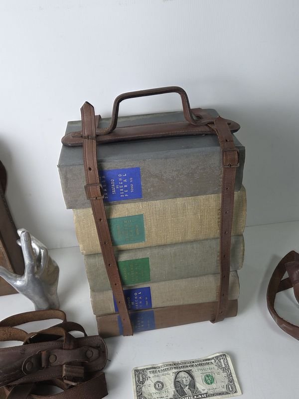 Correas de cuero para libros y estuche en cuero - imagen 2