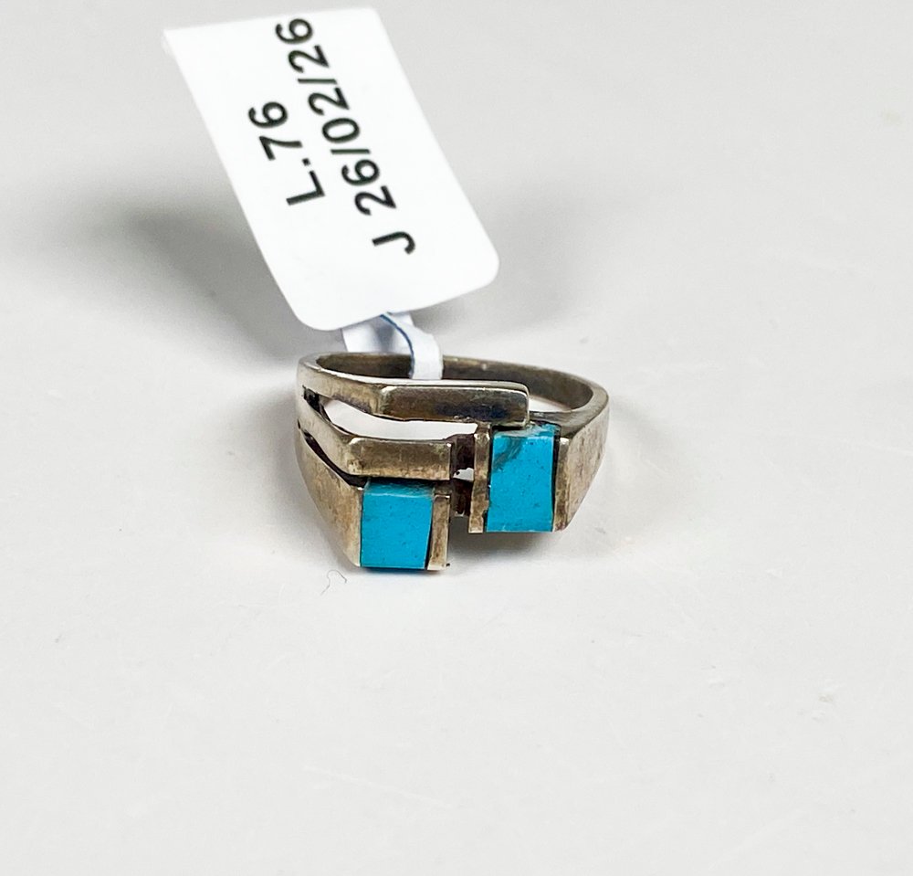 Anillo de plata con piedra turquesa