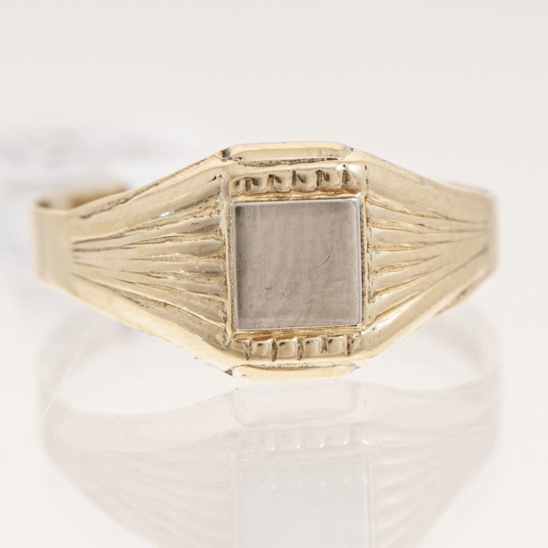 Lote siguiente: Anillo de Oro 18k con Accesorio