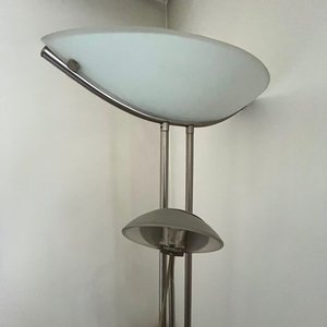 Lámpara de Pie Moderna Metal y Vidrio - imagen 2