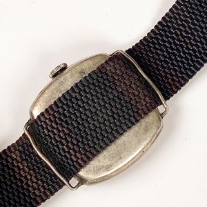 Reloj Pulsera Vulcain Unisex Caja de Plata con Malla de Tela - imagen 4