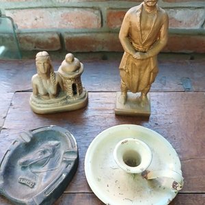 Lote siguiente: Lote de Adornos: Cenicero, Porta Vela y Figuras Decorativas