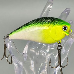 Lote siguiente: Señuelo de Pesca Crankbait Verde y Amarillo con Babero y Anzuelos