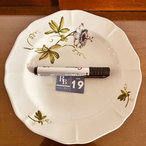 Juego de 5 Platos de Porcelana Uruguaya con Diseño Floral - imagen 3