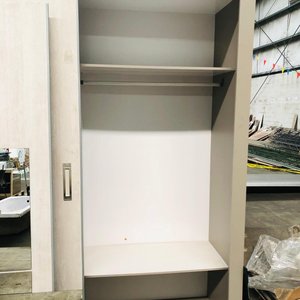 Ropero Beige con Puertas Corredizas en MDF - imagen 2