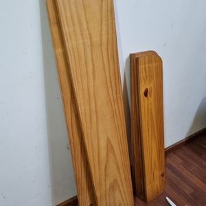 Estantería Desarmada en Madera Clara con Soportes Metálicos Blancos - imagen 3
