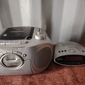 Radio Grabador con CD, Cassette y Radio Despertador Marca Punktal - imagen 3