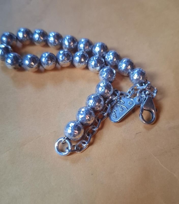 Pulsera de plata con detalles artesanales - imagen 4