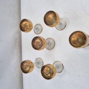 L 280 - 6 Piezas - Juego de 6 atractivas copitas de licor con base de vidrio y cáliz en tono dorado, ideales para realzar cualquier brindis o evento - imagen 4