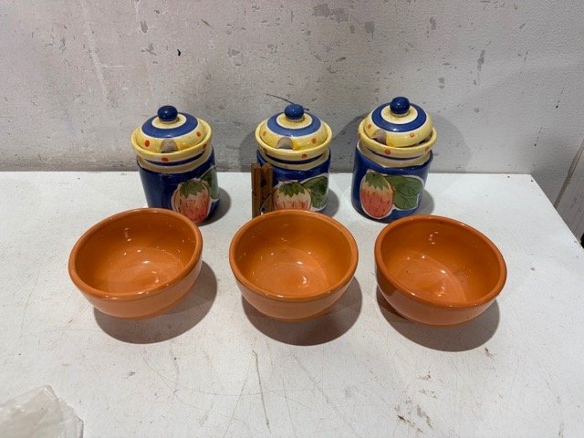 Set de 3 Botes y 3 Cuencos Decorados con Fresas