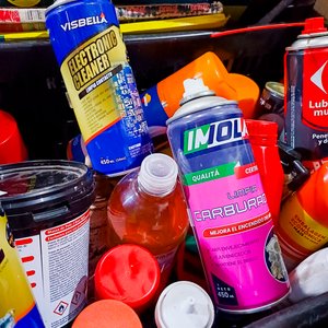 Lote de 20 Frascos de Productos Automotrices y de Limpieza - imagen 5