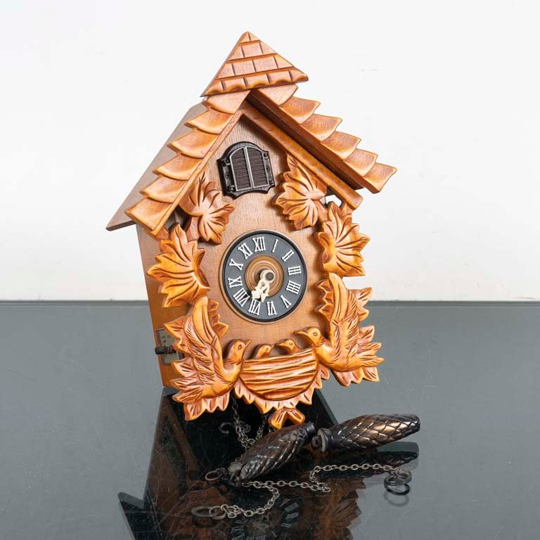 Lote anterior: Reloj cucu moderno con diseño de casa de pájaros