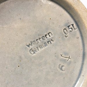 Jarra de Cerveza de Porcelana Alemana "Western Germany" con Paisaje Urbano y Monograma - imagen 4