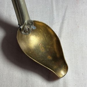 Lote de Piezas y Accesorios de Bronce y Latón: Monedas, Medallas y Más - imagen 3