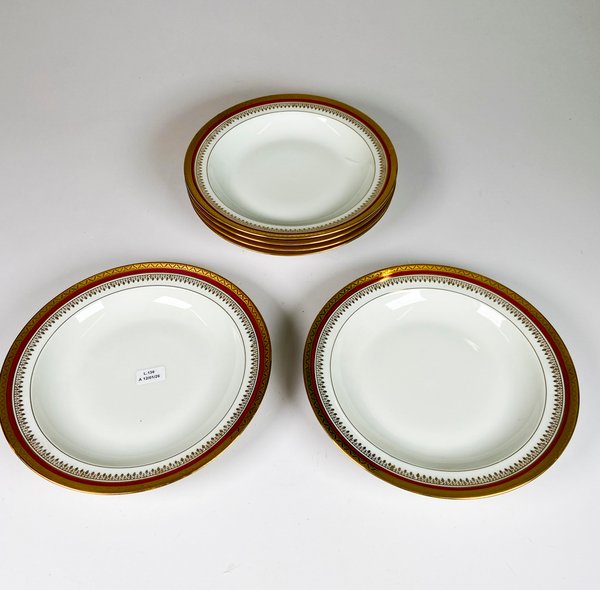 Lote siguiente: Seis platos de porcelana Limoges en excelente condición