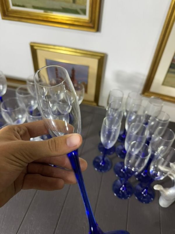 Crystal Cups Set with Ceramic Hand Sculptures - imagen 10