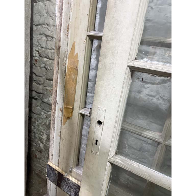 Puertas de madera y vidrio con detalles y marcos - imagen 2