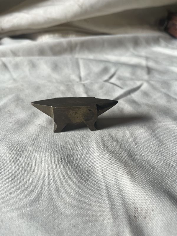 Pequeño yunque de joyero de bronce macizo - imagen 3