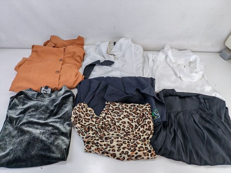 Lote siguiente: Ropa y Accesorios para Hombre y Mujer