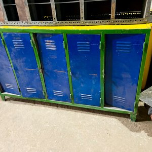 Estantería Modular con Lockers Metálicos Amarillos y Azules - imagen 4