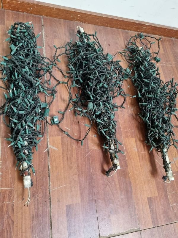 Luces Navideñas de Gran Tamaño en Mal Estado - imagen 5