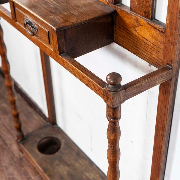 Recepción en roble con espejo biselado y detalles de madera - imagen 3