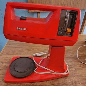 Lote siguiente: Batidora Eléctrica Philips Roja Vintage