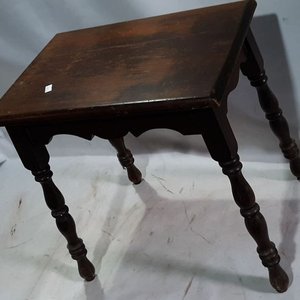 Mesa Ratona Patas Torneadas Madera Oscura - imagen 2