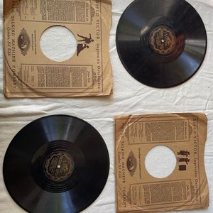 Lote de 2 Discos de Vinilo Antiguos "Victor" - imagen 1