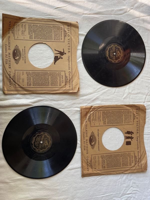 Lote de 2 Discos de Vinilo Antiguos "Victor"