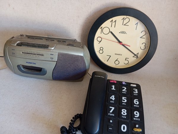 Radio, teléfono y reloj de pared en buen estado - imagen 3