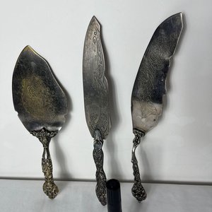 Set de 3 Piezas para Servir con Diseño Repujado y Cincelado - imagen 3