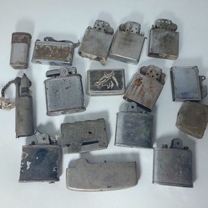 Lote siguiente: Lote de Encendedores Metálicos Antiguos para Coleccionistas
