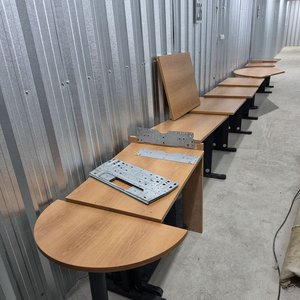 Lote siguiente: Lote de escritorios modulares esquineros y rectos