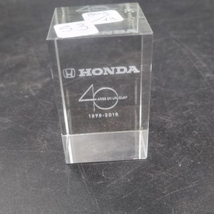 Pisapapeles de Acrílico Honda 40 Años Uruguay 1979-2019 - imagen 1