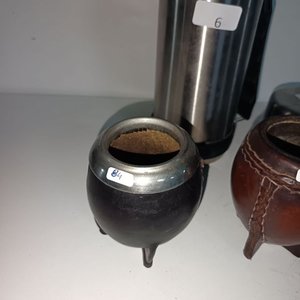 Lote siguiente: Termo de Acero Inoxidable con Tres Mates de Cuero y Calabaza