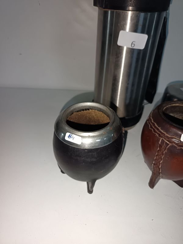 Termo de Acero Inoxidable con Tres Mates de Cuero y Calabaza