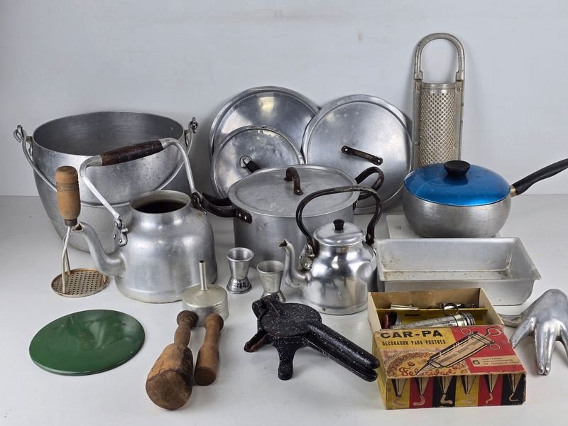 Lote de Cacerolas, Ollas y Utensilios de Cocina de Aluminio