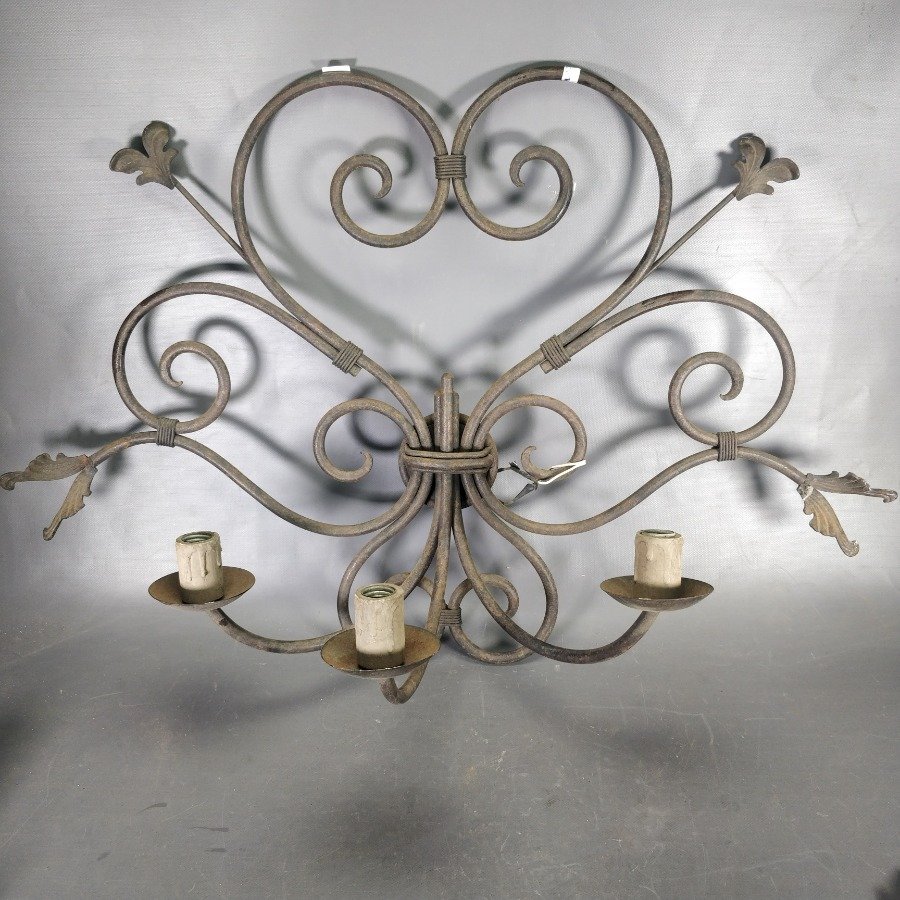 Aplique de Pared Grande de Hierro Forjado con Diseño de Hojas y Tres Luces