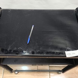 Mesa Negra para TV con Puertas de Vidrio y Ruedas - imagen 4