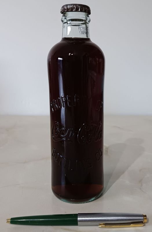 Lote siguiente: Botella de Vidrio COCA COLA, reproducción del envase de 1899