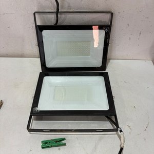 Lote anterior: 2 Reflectores LED Funcionando